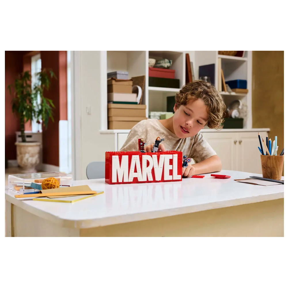 Constructor Lego Marvel MARVEL Logo & Minifigures 76313 de la 12+ ani photo 6