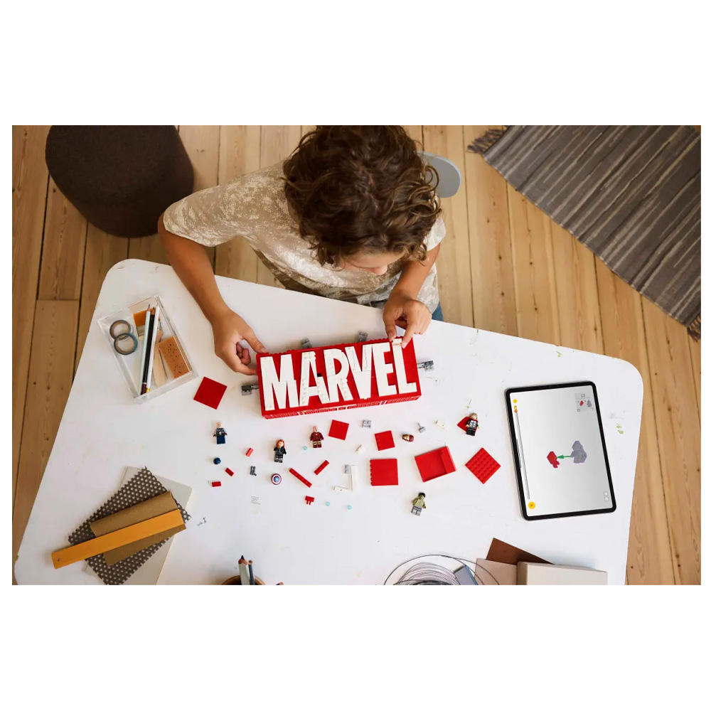 Constructor Lego Marvel MARVEL Logo & Minifigures 76313 de la 12+ ani photo 7