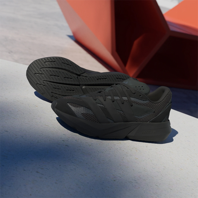 Кроссовки Adidas LIGHTBLAZE / Мужской / 41.5 / Черный photo 5