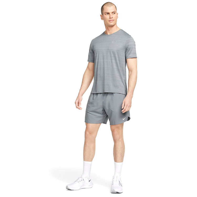 Sorti de bărbați Nike M NK DF STRIDE SHRT 7IN BF XL Gri photo 4